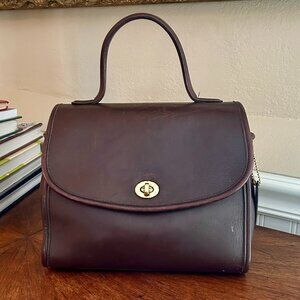 Mahogany Manor - 9977